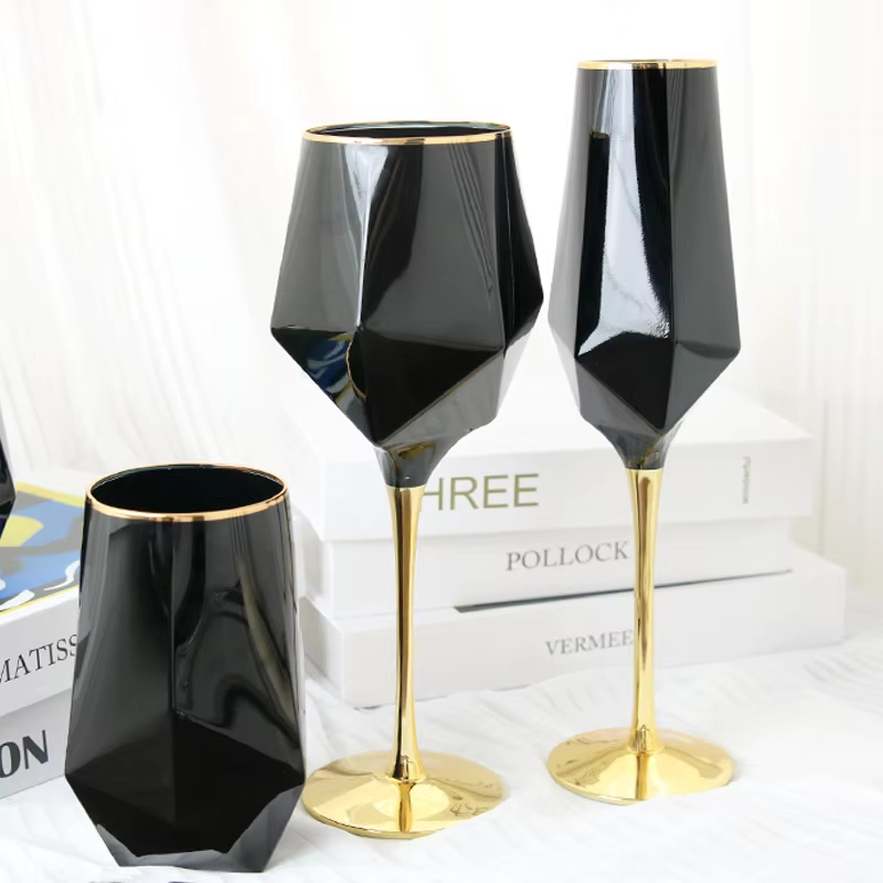 Verre à vin en cristal noir pu - Wine Beer The Whiskey avis et prix
